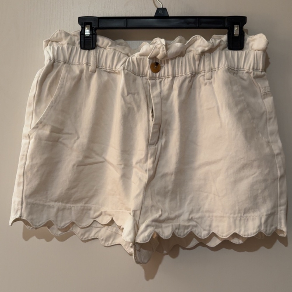 Women's Cream Scalloped Shorts